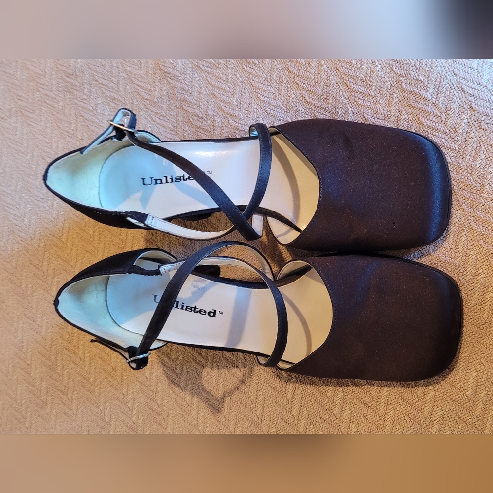 Unlisted shoes